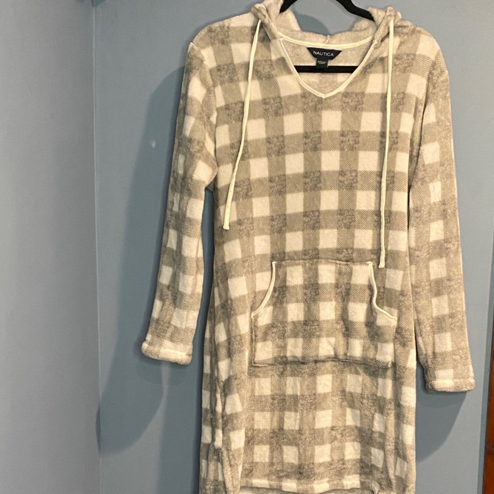 Nautica V Neck Gray and White Checkered Hooded Sleep gown size large like new